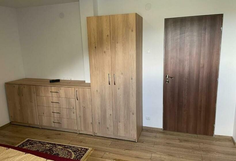 بنسيون Karacsony Guest House