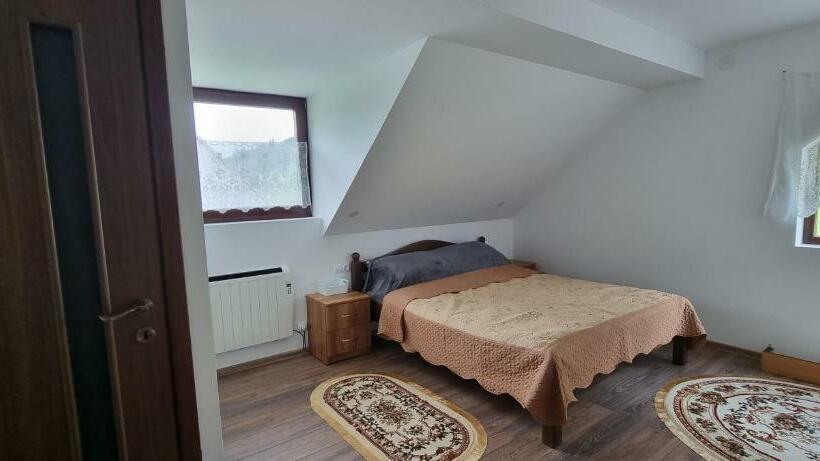 بنسيون Karacsony Guest House