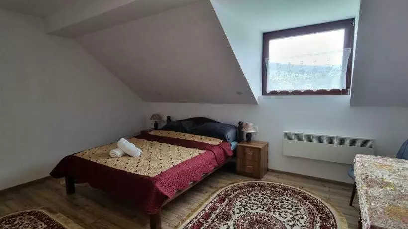 ペンション Karacsony Guest House