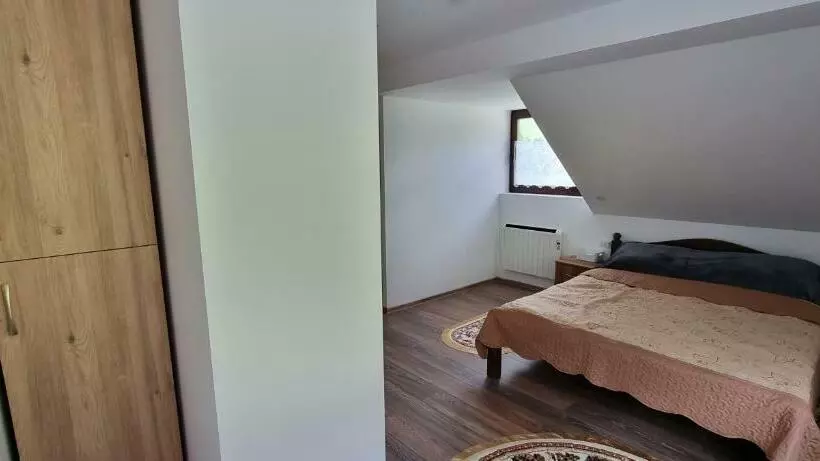 ペンション Karacsony Guest House