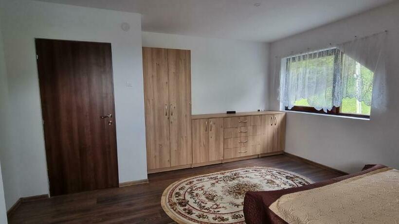 بنسيون Karacsony Guest House