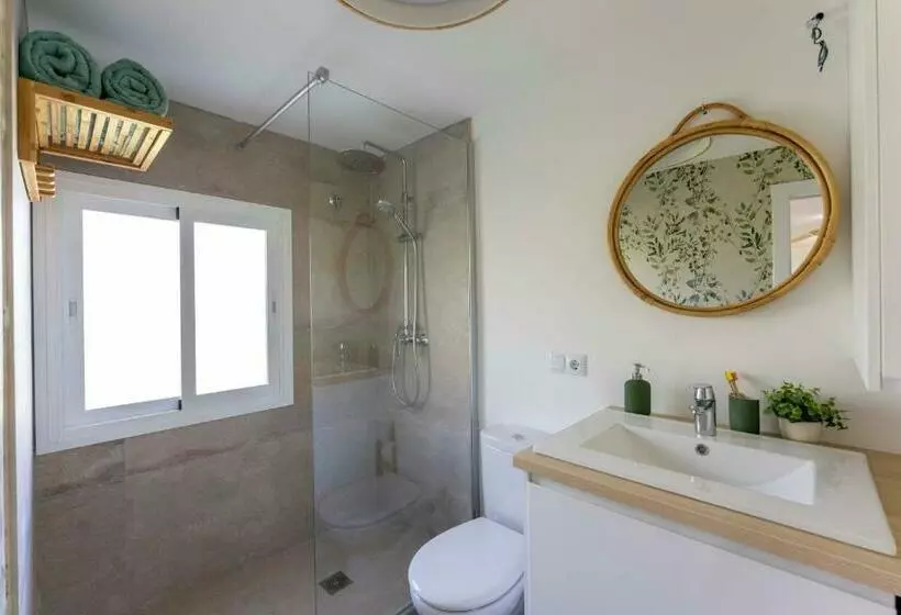 Apartamento De Dos Dormitorios En Casco Histórico