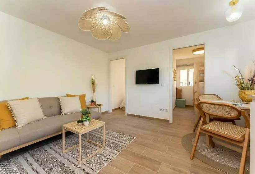 Apartamento De Dos Dormitorios En Casco Histórico