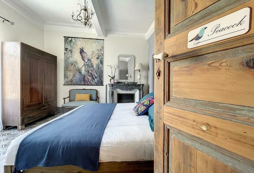 Bed and Breakfast L Oiseau Bleu Peacock