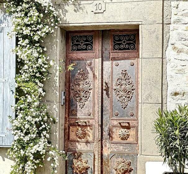 Bed and Breakfast L Oiseau Bleu Peacock