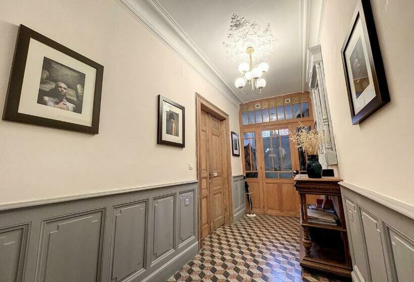 Bed and Breakfast L Oiseau Bleu Peacock