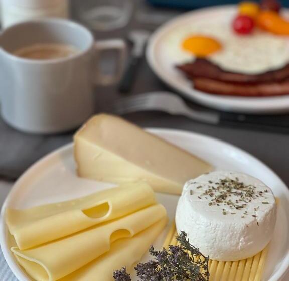 Bed and Breakfast L Oiseau Bleu Peacock