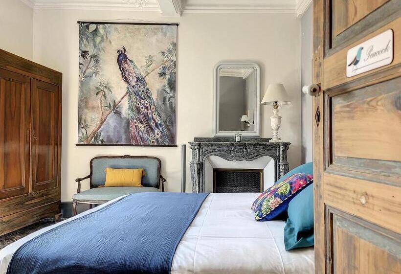 Bed and Breakfast L Oiseau Bleu Peacock