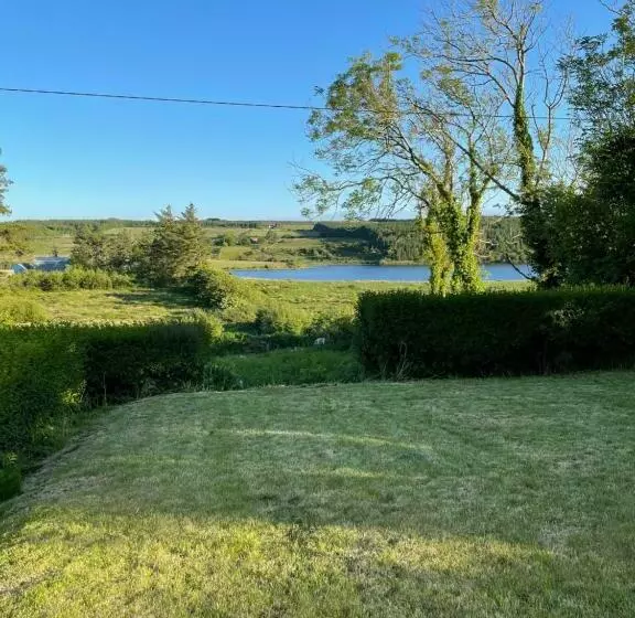 Aamiaismajoitus (B&B) Lakeside Lodge