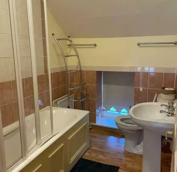 Aamiaismajoitus (B&B) Lakeside Lodge