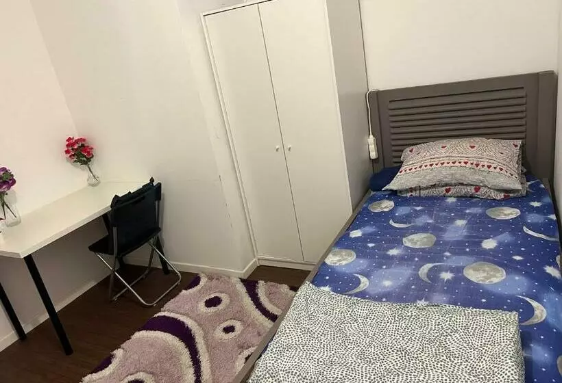 ペンション Chambre Partage 15mn Cdg 25mn Paris