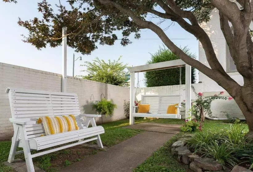 Aamiaismajoitus (B&B) Magnolia Manor And Chapel