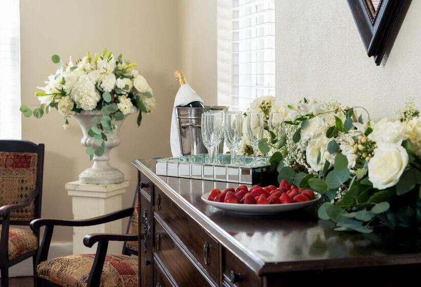 مبيت وإفطار Magnolia Manor And Chapel