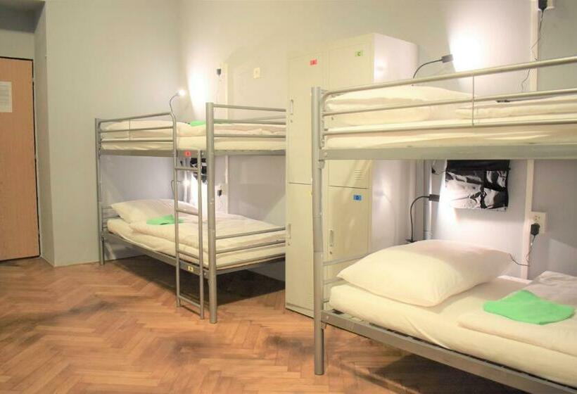 Globe Hostel Prague Adults Only