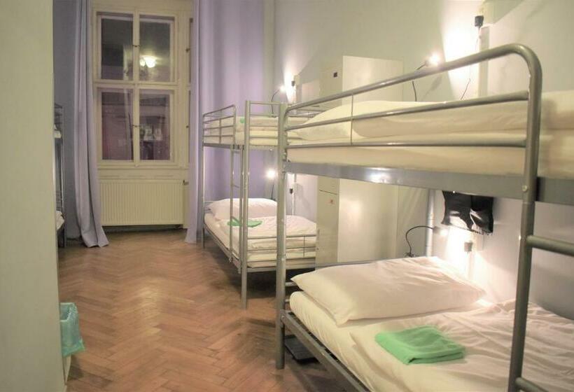 Globe Hostel Prague Adults Only