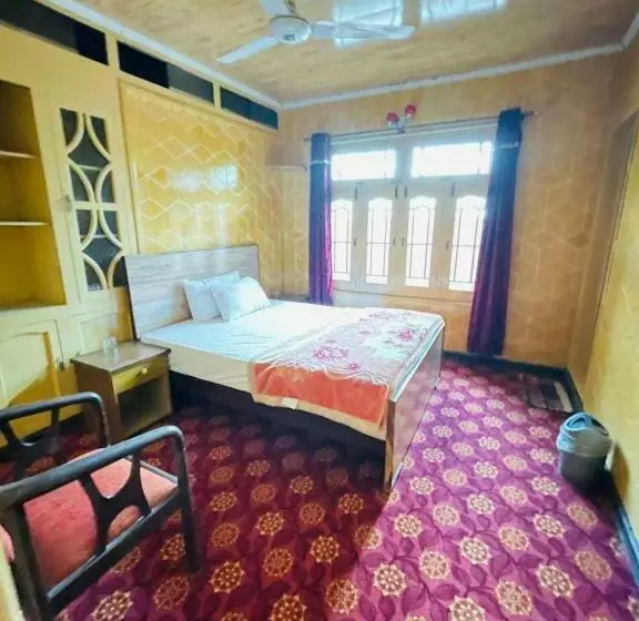 هتل Laal Haveli