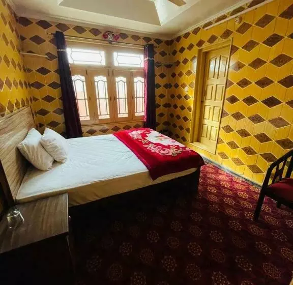 هتل Laal Haveli