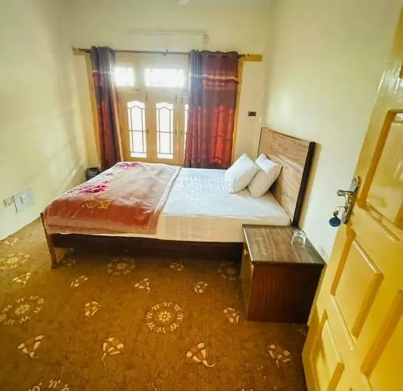 هتل Laal Haveli