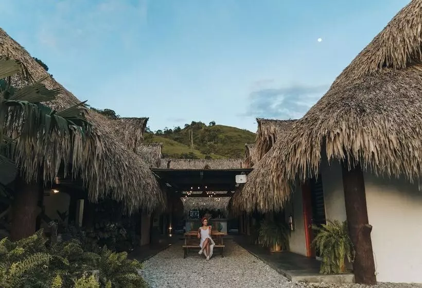 Hotelli Makenke Hostel By Los Colores Ecoparque