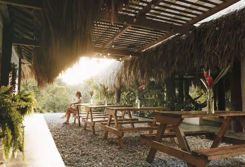 Hotelli Makenke Hostel By Los Colores Ecoparque