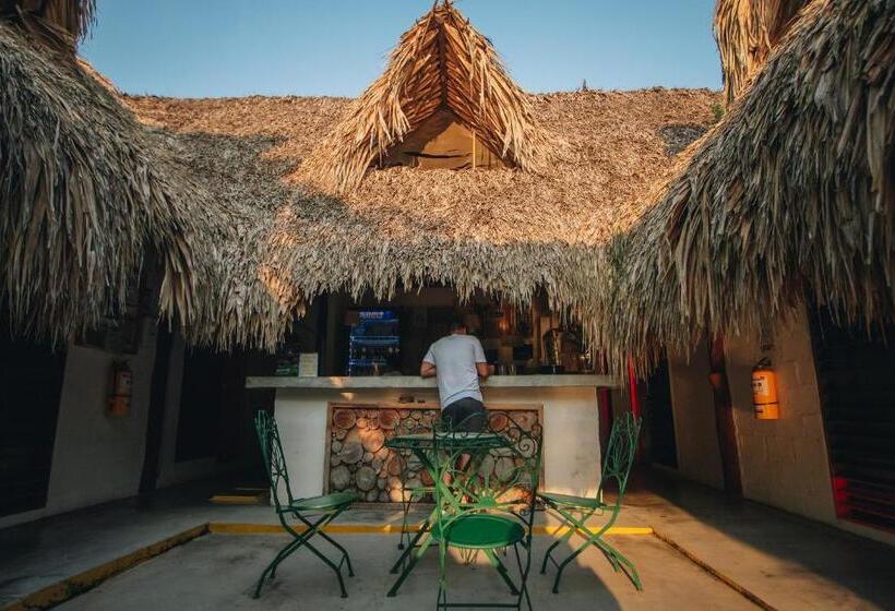 Hotel Makenke Hostel By Los Colores Ecoparque