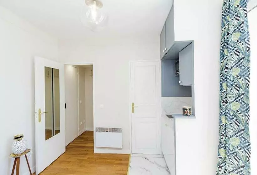 Nice Studio In The Heart Of Saint Ouen!