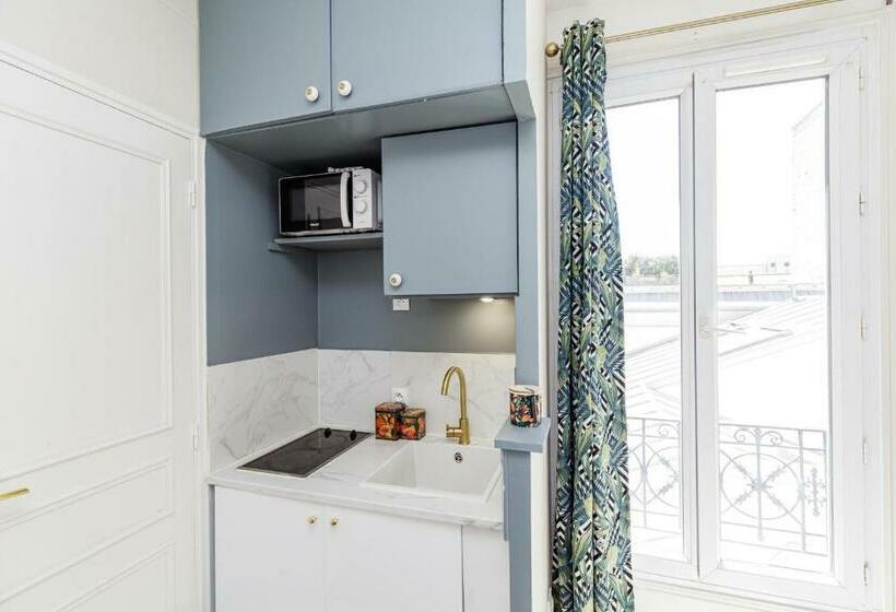 Nice Studio In The Heart Of Saint Ouen!