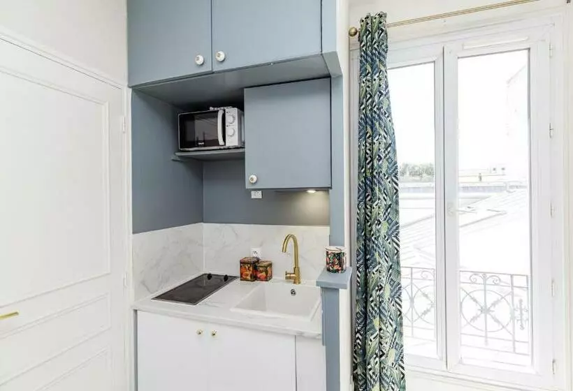 Nice Studio In The Heart Of Saint Ouen!