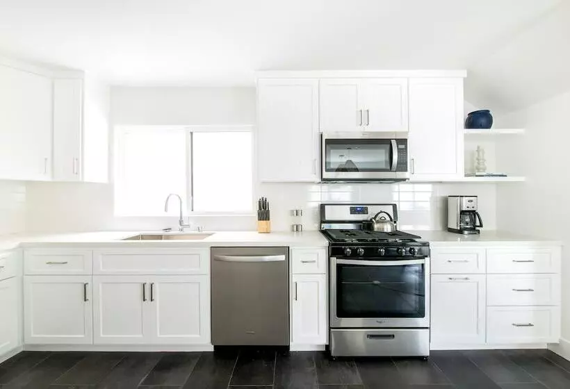 O Neill I By Avantstay Coastal Paradise Steps From Beach Modern Decor