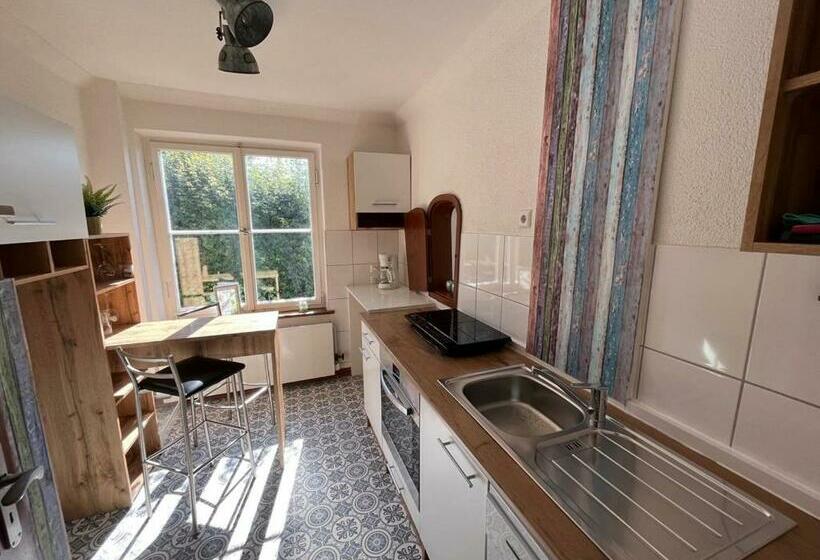 Traumhaftes Poolhaus Am Idyllischen Ortsrand