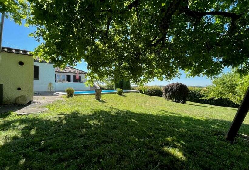 Traumhaftes Poolhaus Am Idyllischen Ortsrand