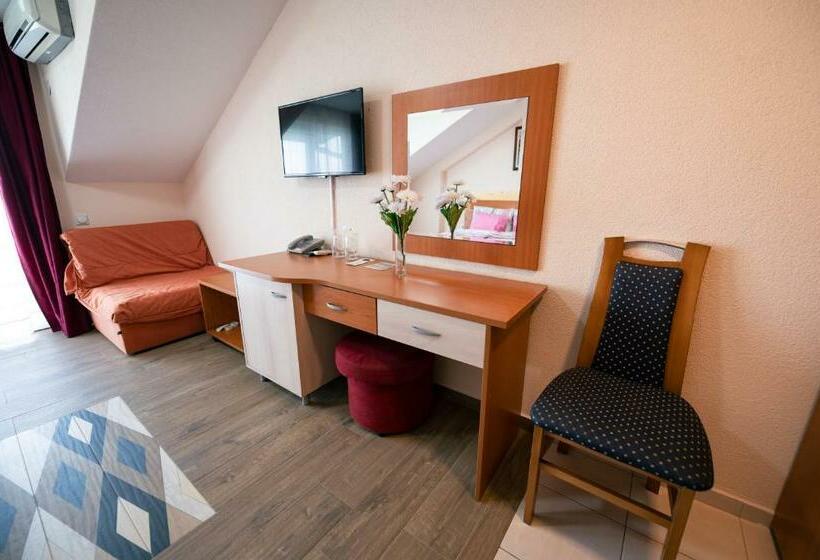 تختخواب و صبحانه Holiday M