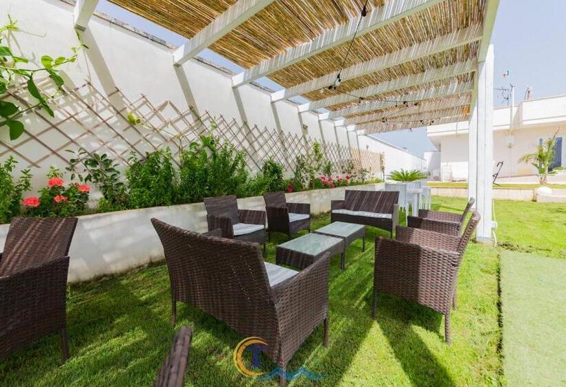 مبيت وإفطار Resort Leonardo Room, Pool & Restaurant