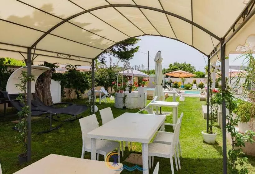 ベッドアンドブレックファースト Resort Leonardo  Room, Pool & Restaurant