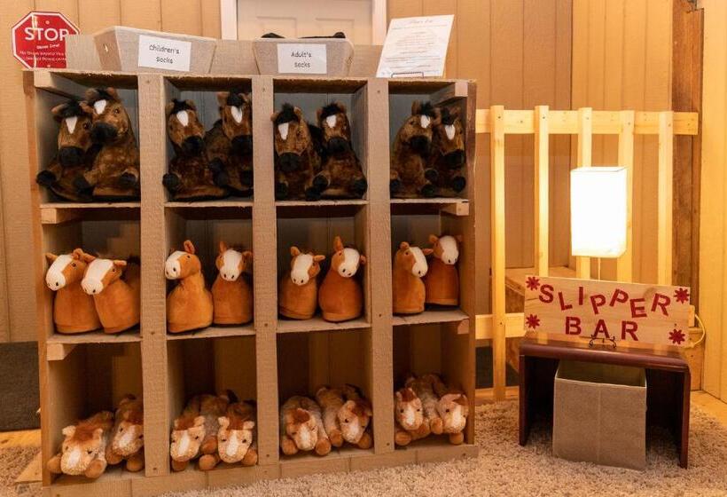 Hotel Nicura Ranch Inn & Stables