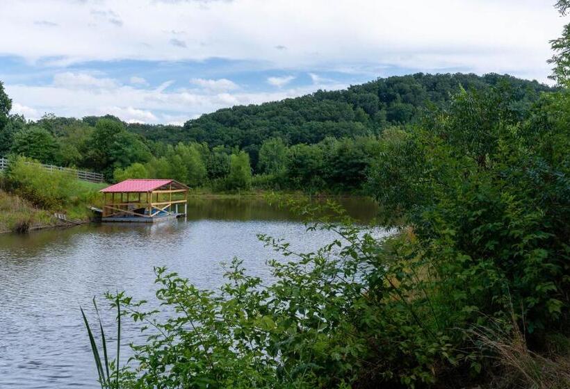 Hotel Nicura Ranch Inn & Stables