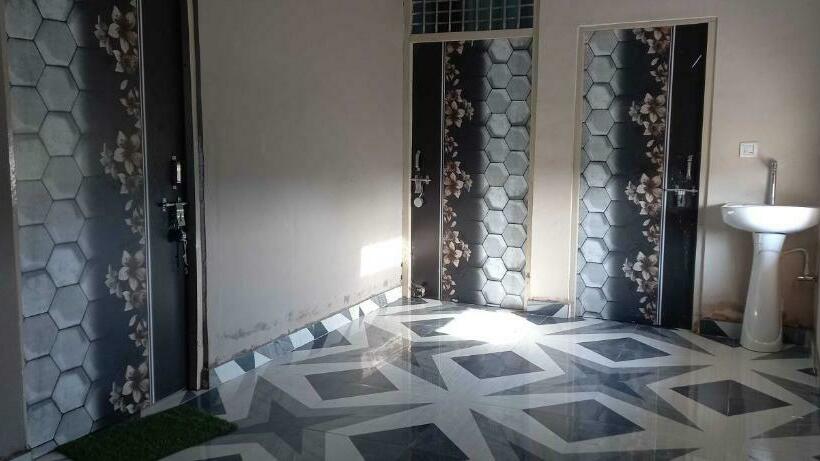 Отель Pop 89322 Preet  And Restaurant