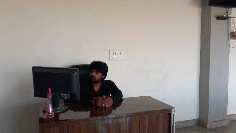 Отель Pop 89322 Preet  And Restaurant