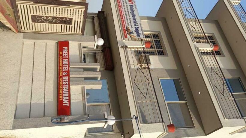 Отель Pop 89322 Preet  And Restaurant