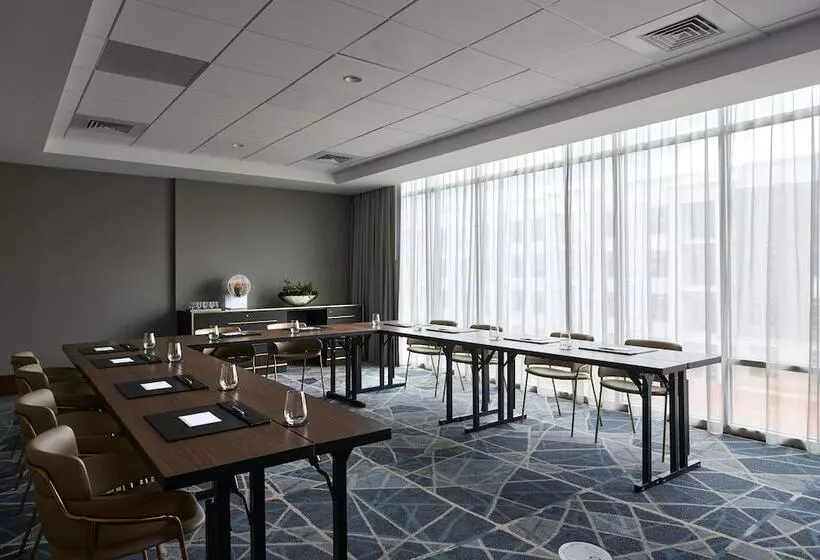 هتل The Westin Raleighdurham Airport