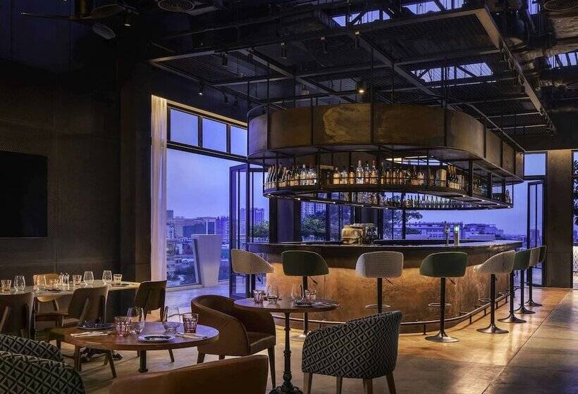 בית מלון כפרי Tribe Phnom Penh Post Office