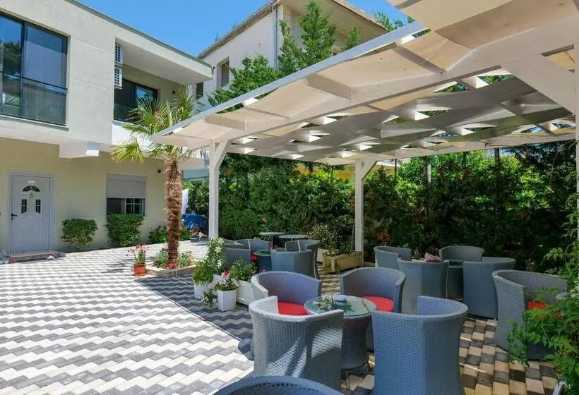 ホテル Vila Celaj