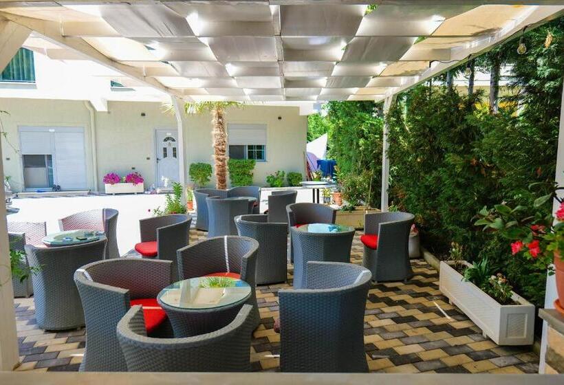 בית מלון כפרי Vila Celaj