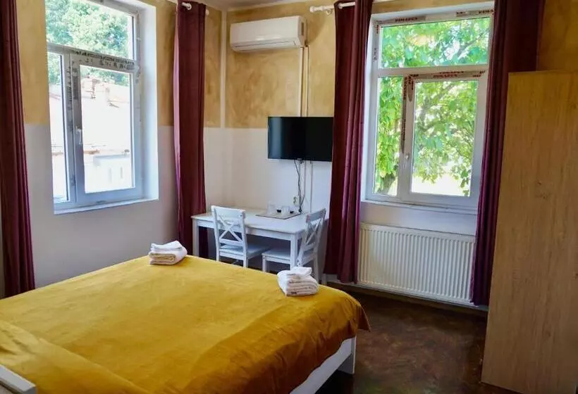 Majatalo Cazare Alfredo