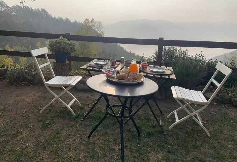 Aamiaismajoitus (B&B) Agriturismo La Collina Degli Scoiattoli