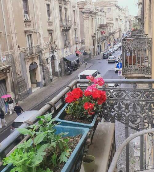 تختخواب و صبحانه Bed And Books Isabella