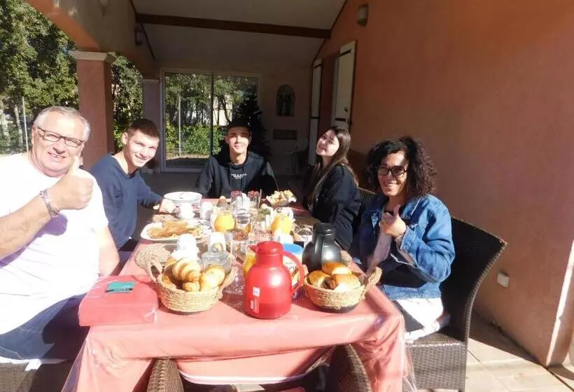 ベッドアンドブレックファースト Chez Marie