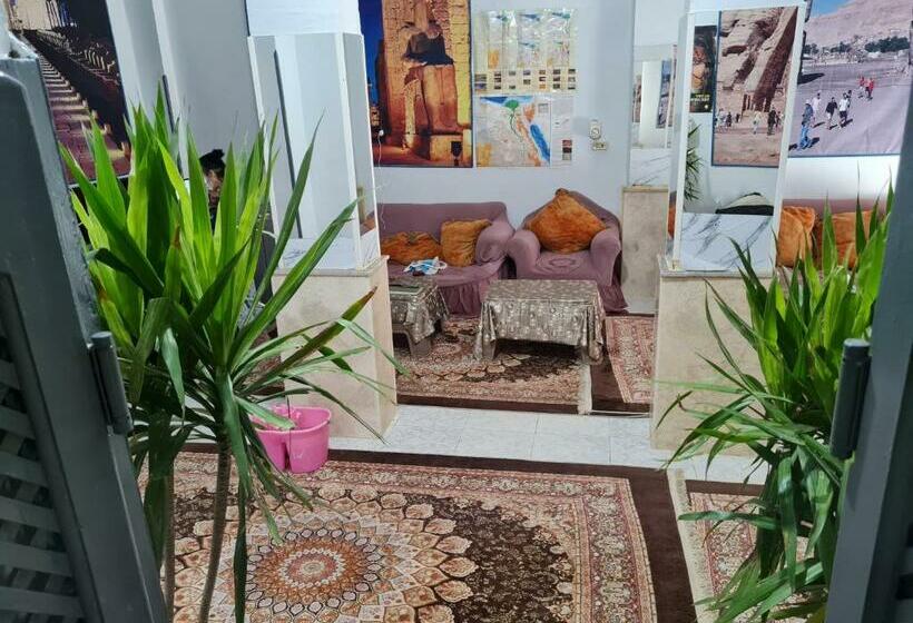 تختخواب و صبحانه Grand Hotel &hostel