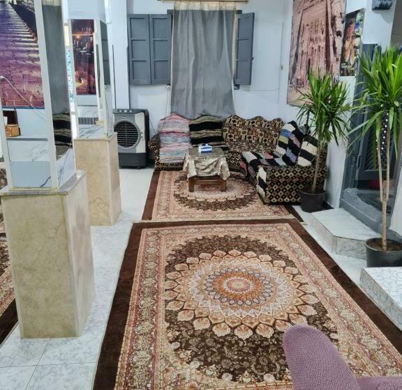 تختخواب و صبحانه Grand Hotel &hostel