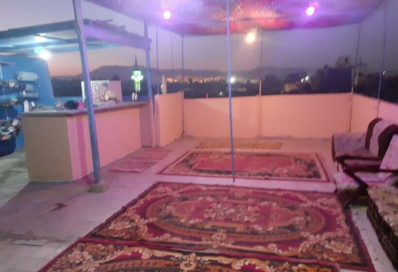 تختخواب و صبحانه Grand Hotel &hostel